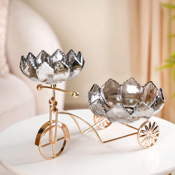 luxury-metal-tricycle-stand-with-decorative-glass-bowls